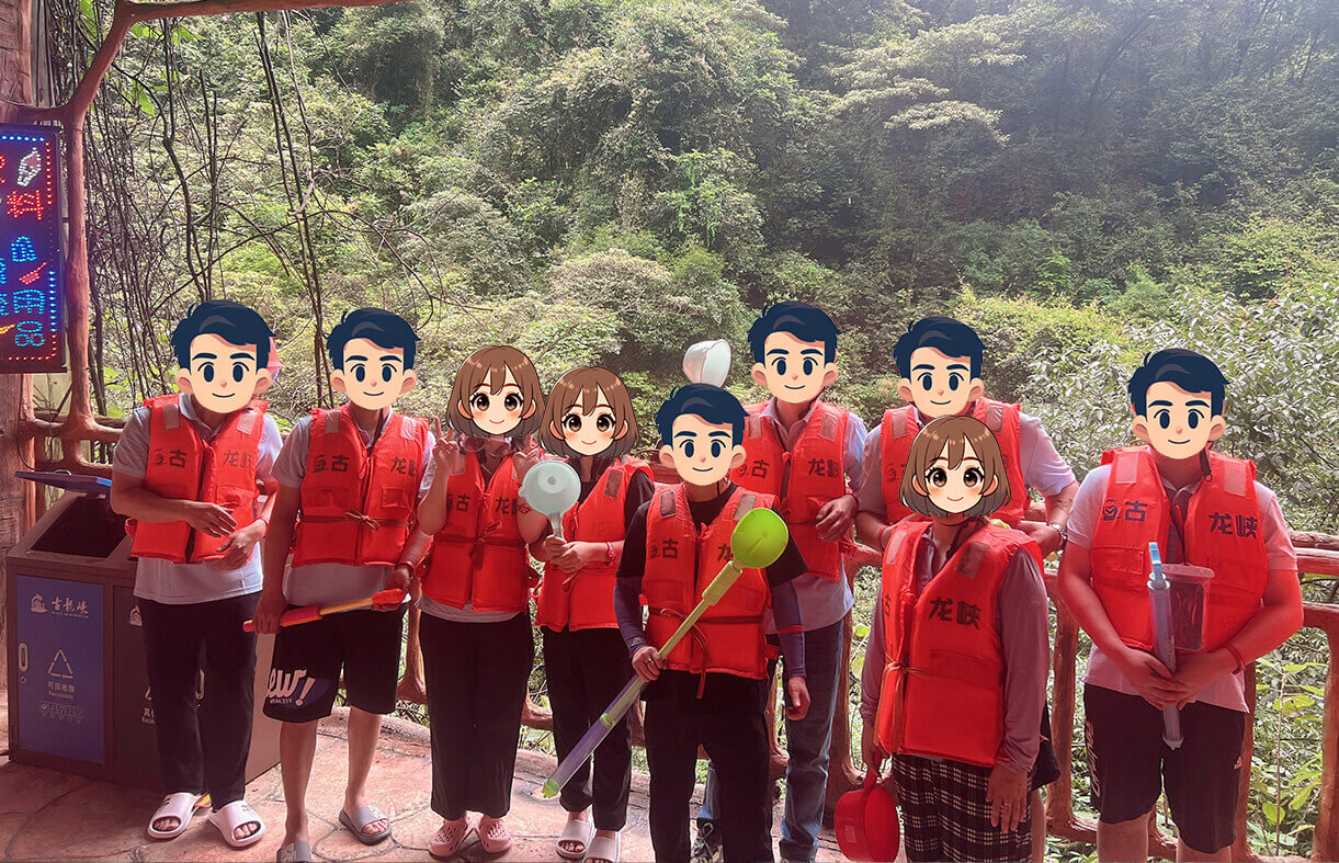 Preparation before rafting in Gulong Gorge